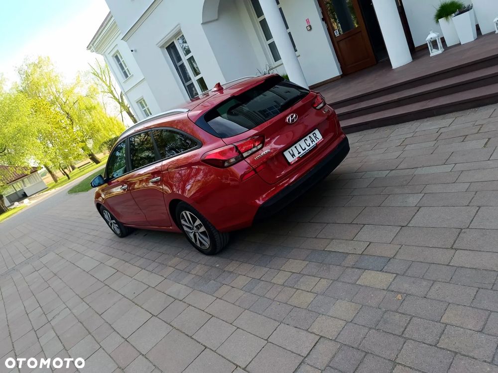 Hyundai i30 blue Kombi 1.6 CRDi Style - 19