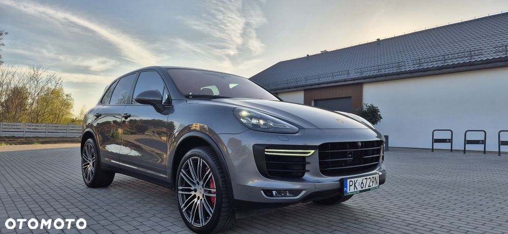 Porsche Cayenne - 1