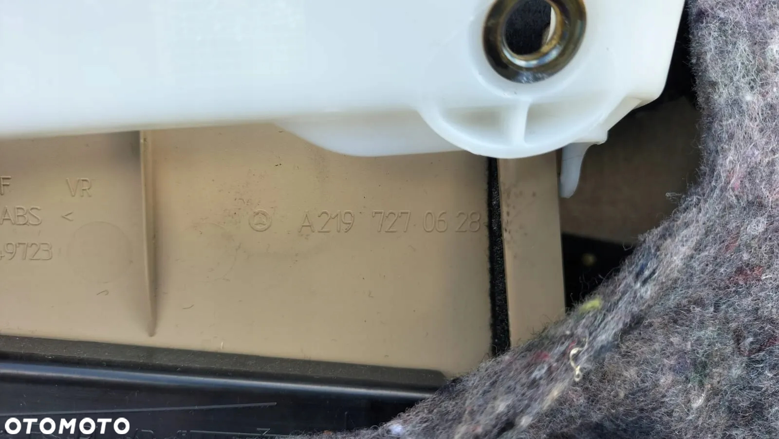 BOCZEK TAPICERKA DRZWI PRAWY PRZÓD BEŻOWY PODŁOKIETNIK ZAŚLEPKA A2197207870 A2197202048 A2197270628 MERCEDES CLS W219 C219 - 8