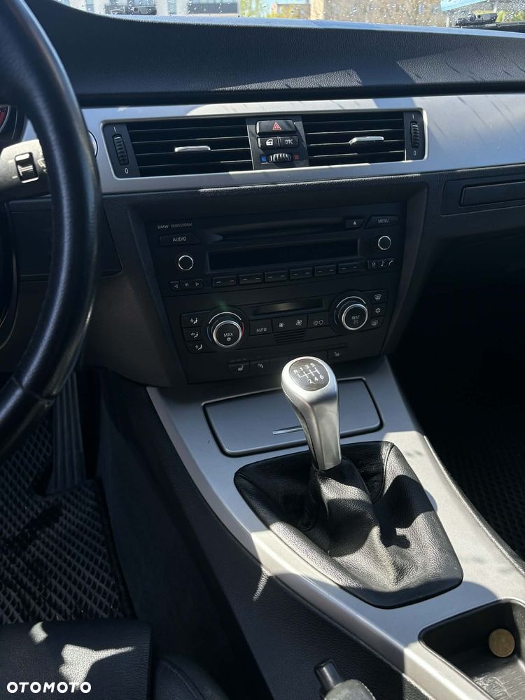 BMW Seria 3 330i - 11