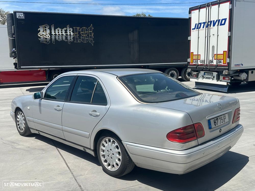 Mercedes-Benz E 220 - 4