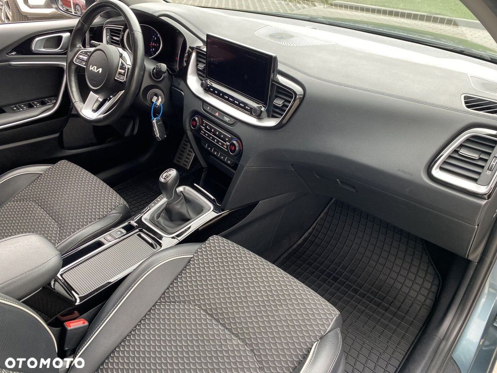 Kia Ceed - 16