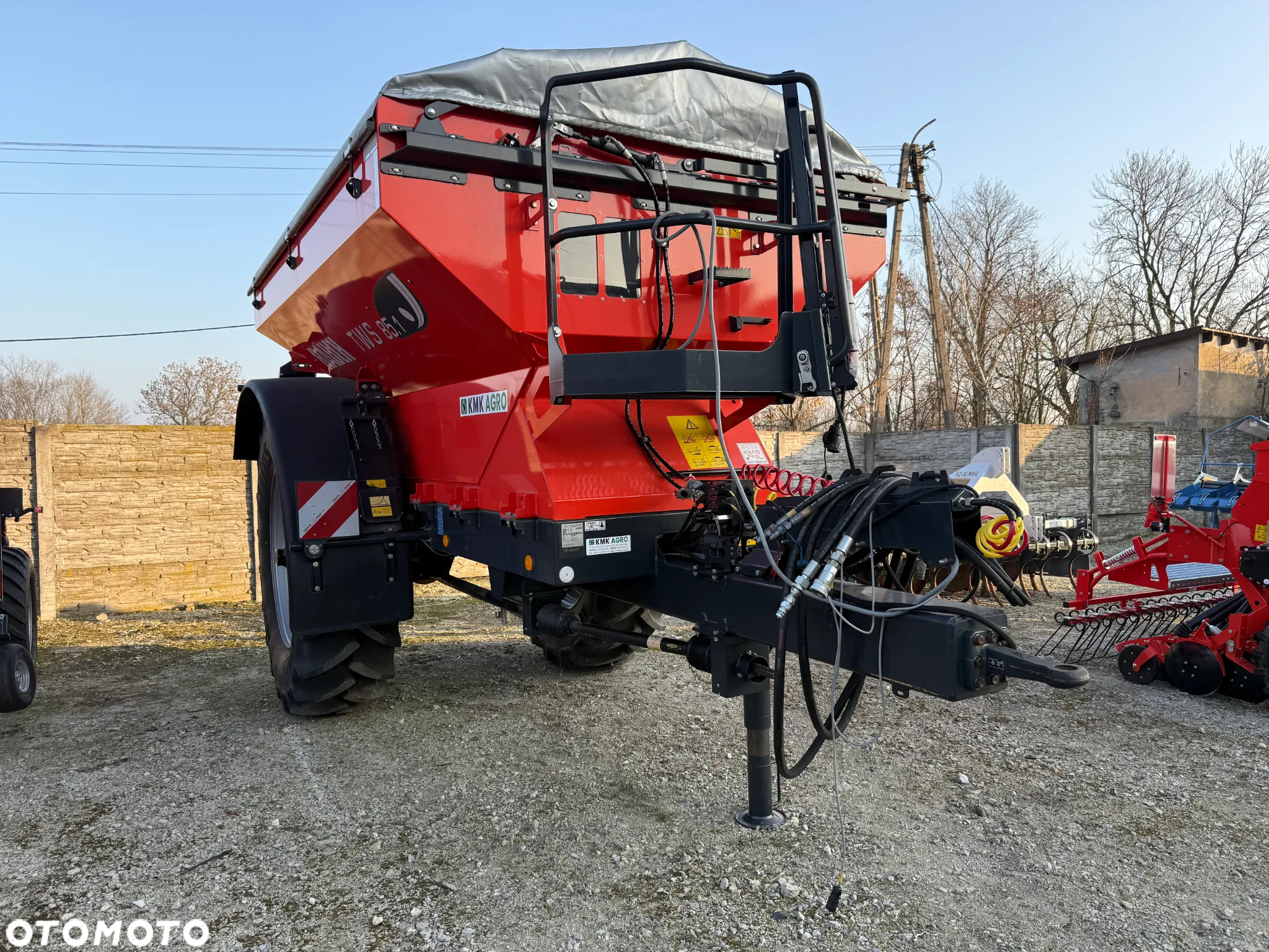 Kuhn Rozsiewacz przyczepa KUHN RAUCH TWS 85.1 - 8