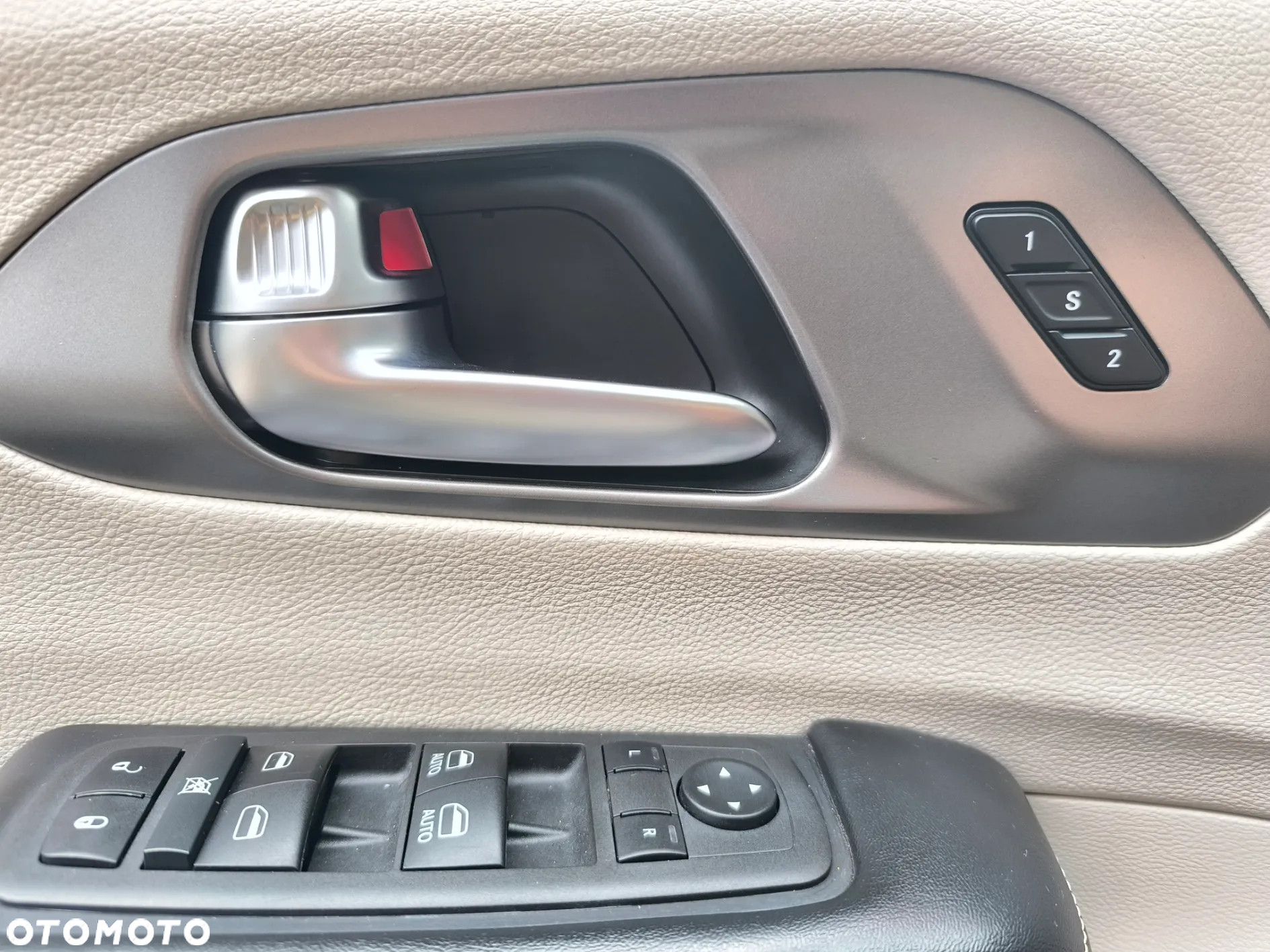 Chrysler Pacifica - 27