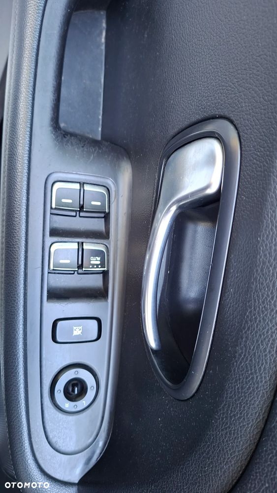 Kia Carens 1.7 CRDi XL 7os - 29