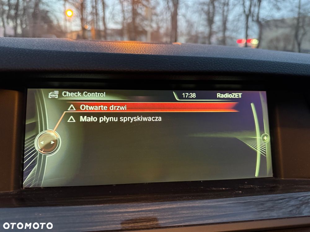 BMW Seria 5 528i - 26
