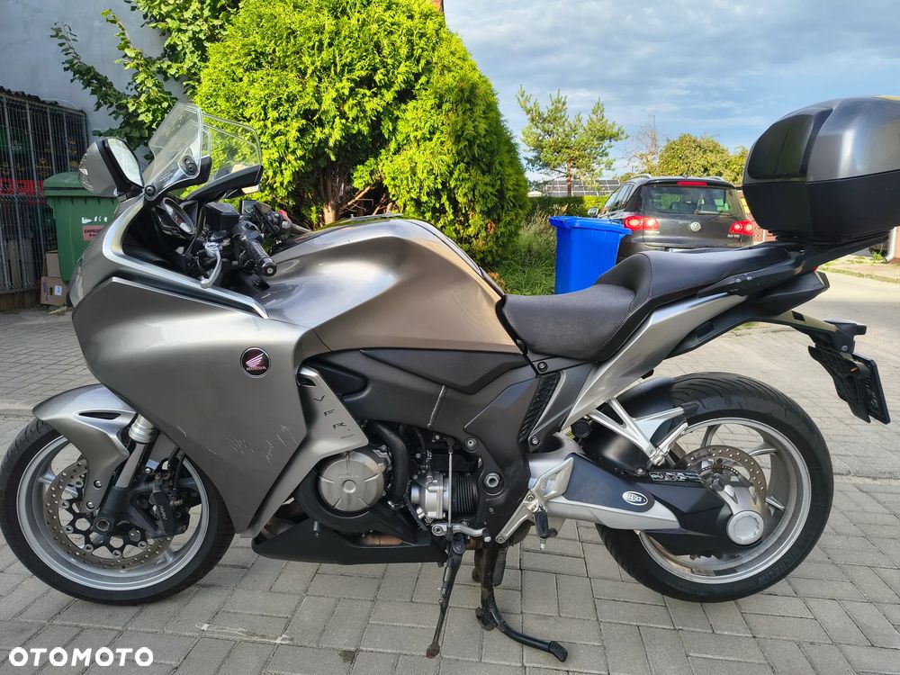 Honda VFR - 11