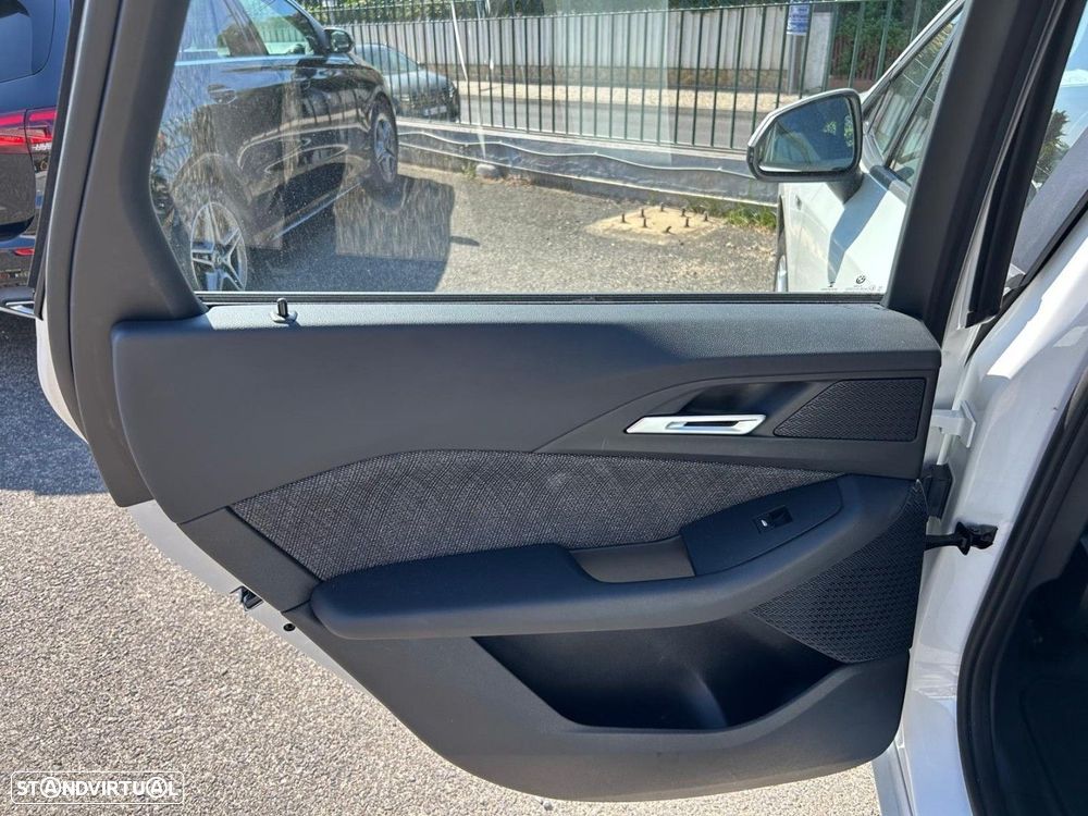 BMW 225xe Active Tourer - 23