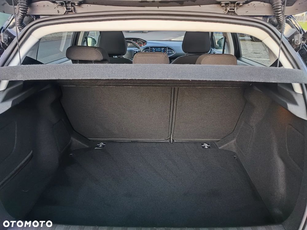 Peugeot 308 - 8