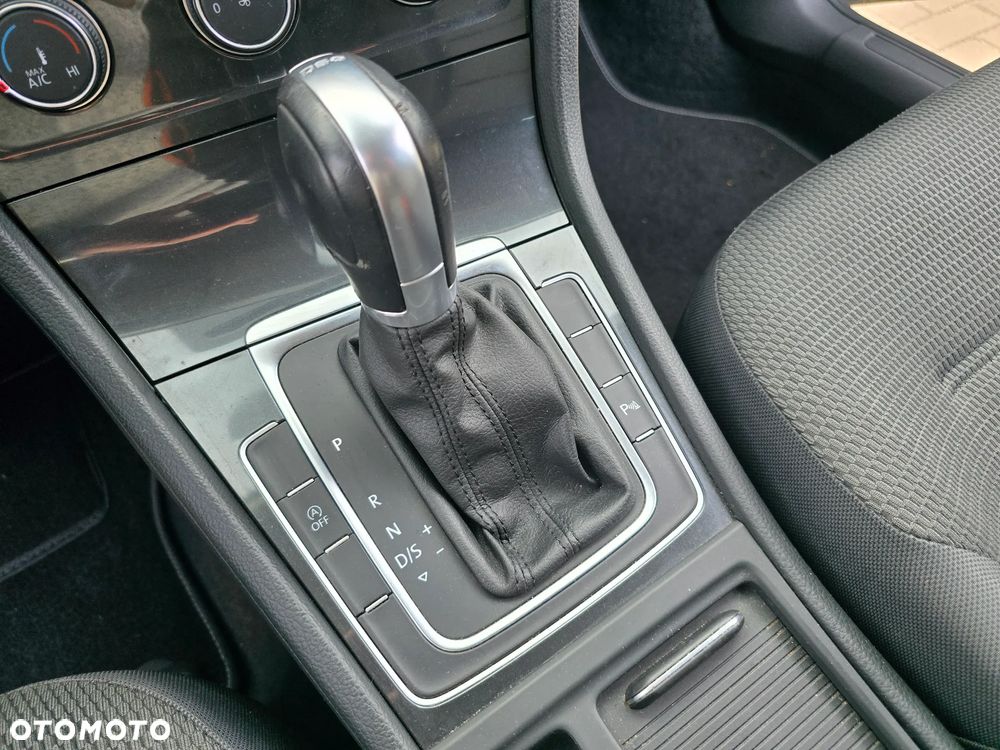 Volkswagen Golf - 32