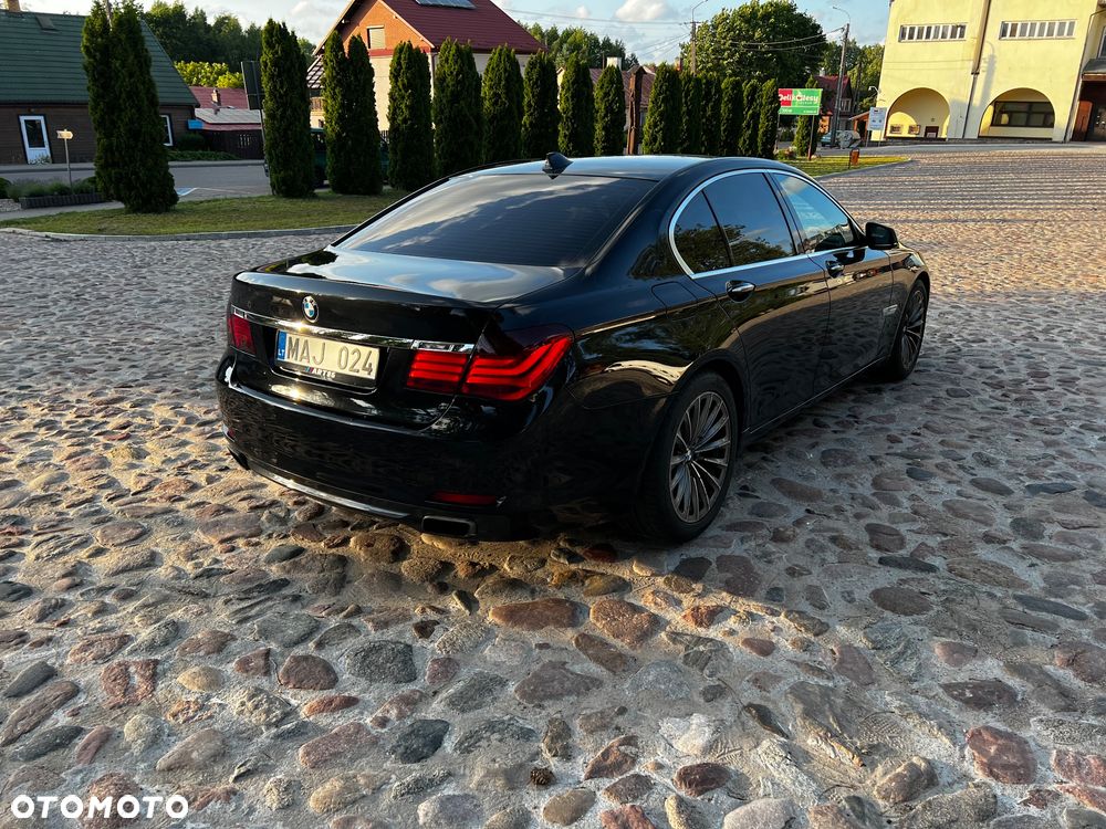 BMW Seria 7 740i - 4
