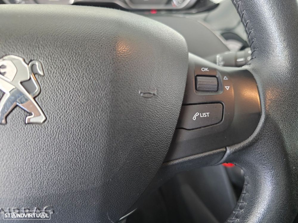 Peugeot 208 1.2 PureTech Active - 17