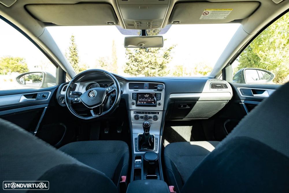 VW Golf 1.6 TDi Highline - 23