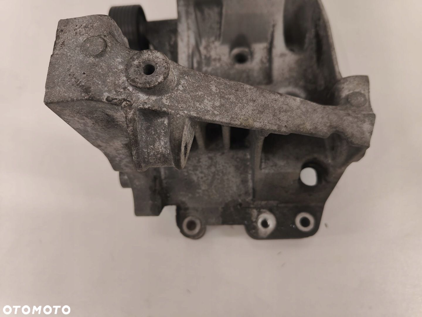 Bmw n47 2.0 diesel oe 7802639-02 ŁAPA UCHWYT ALTERNATORA - 1