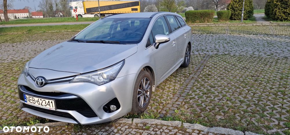 Toyota Avensis 1.8 Premium - 3