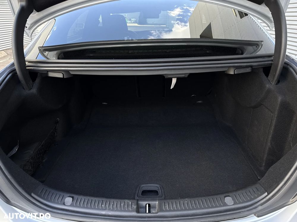 Mercedes-Benz E 220 d 4MATIC 9G-TRONIC AMG Line - 37