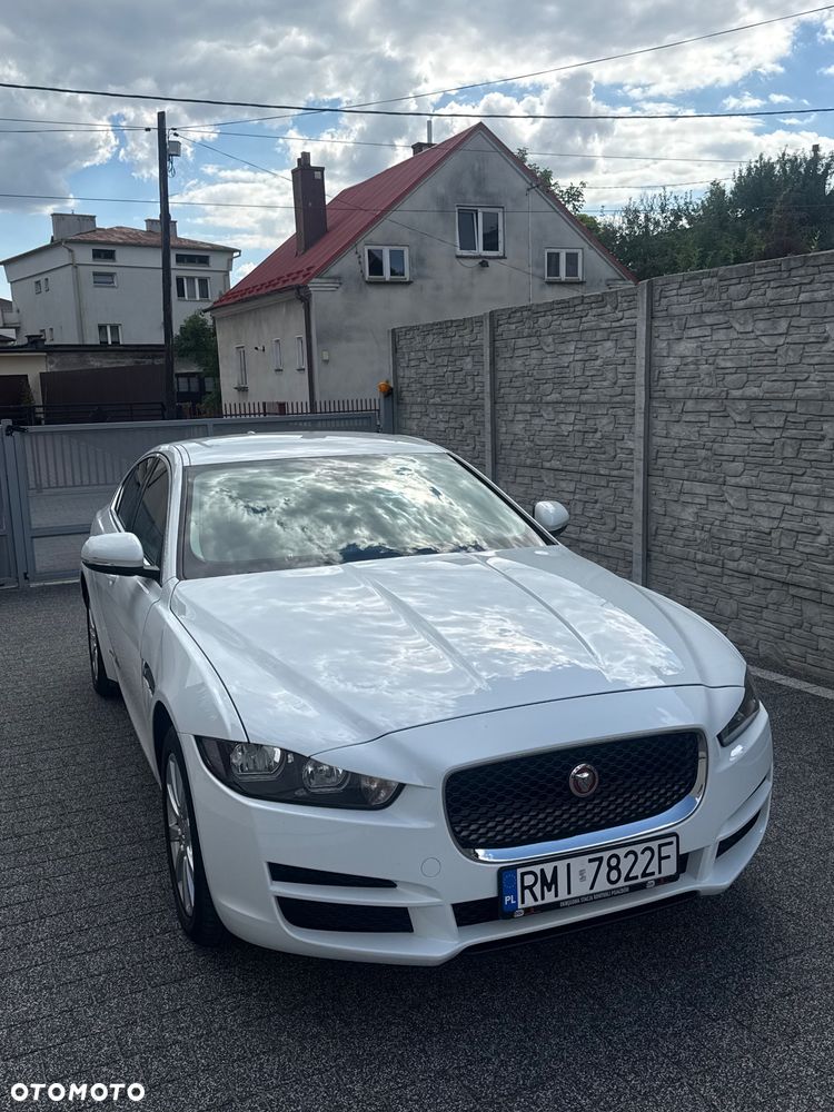 Jaguar XE 2.0 D Prestige - 5