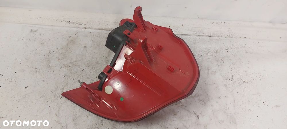 .  TYL TYLNA LAMPA PRAWA PEUGEOT 3008 - 2