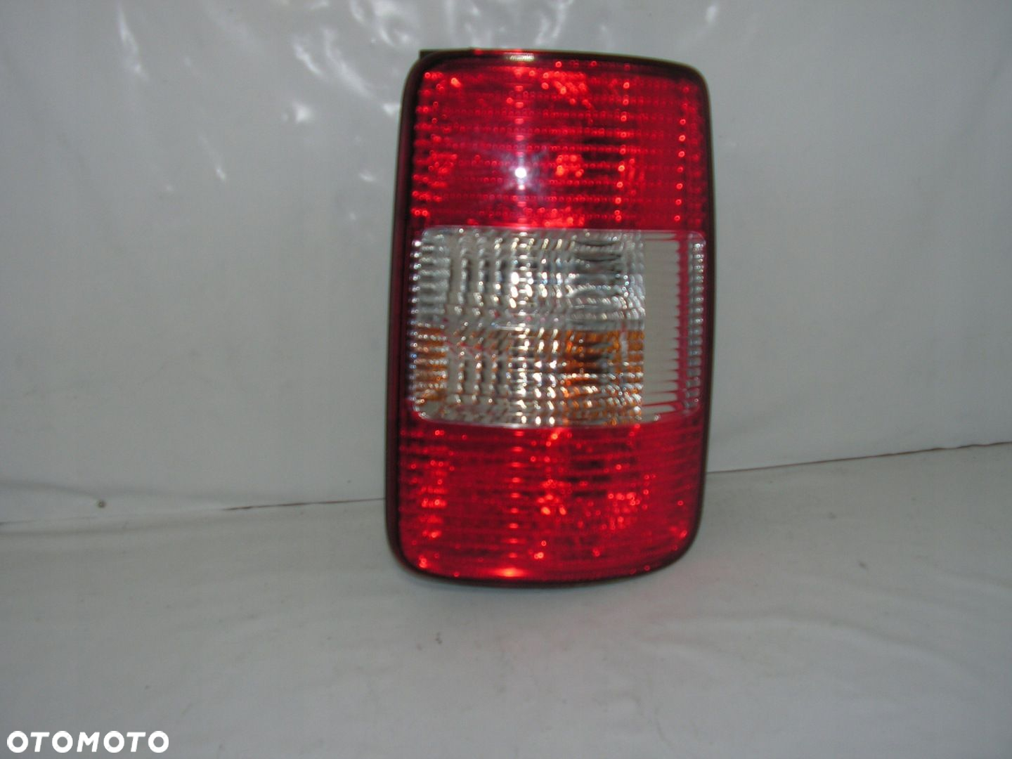 VW Caddy III lampa prawa tył tylna 2K0945112A - 2