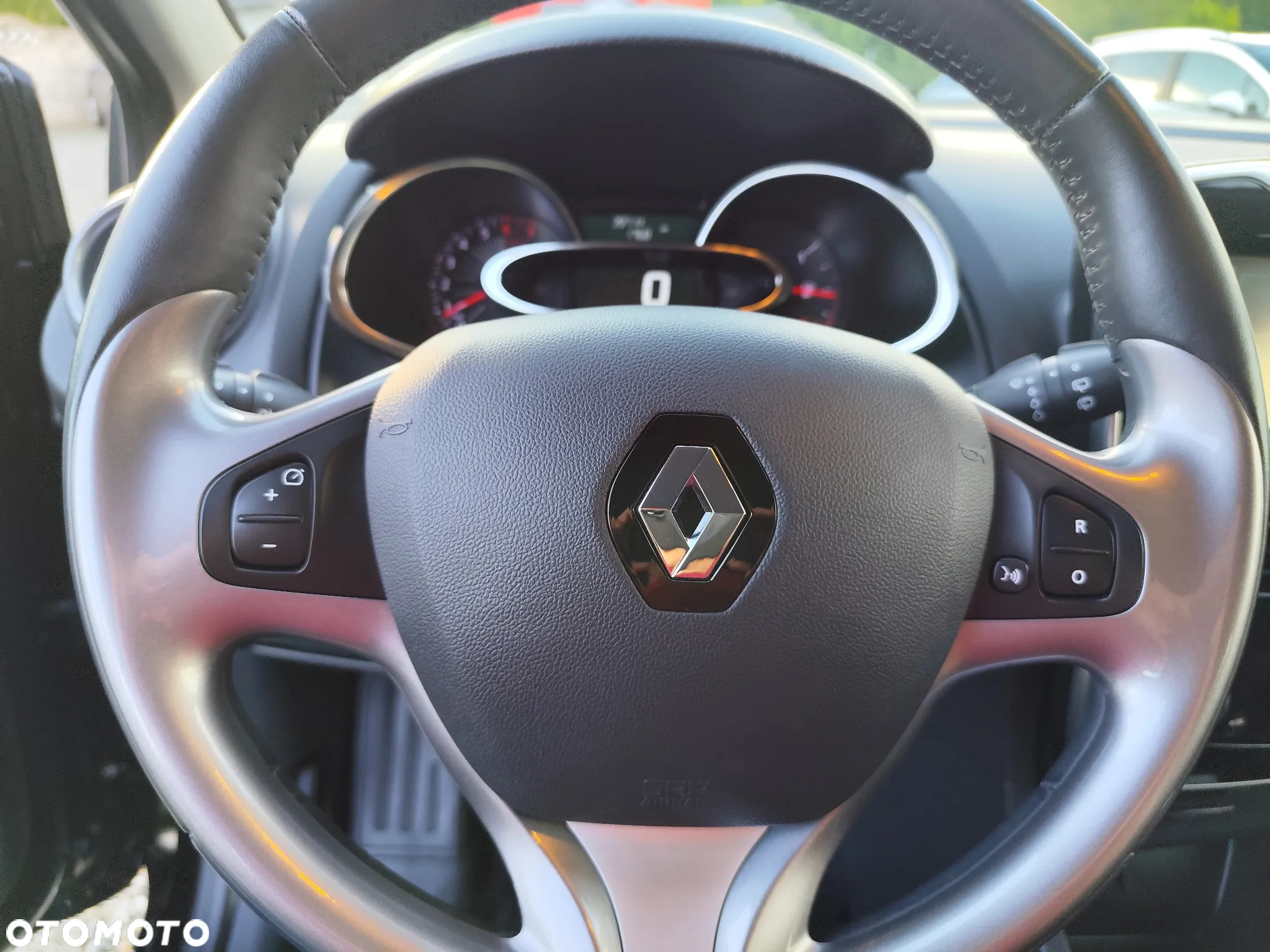 Renault Clio 1.2 16V 75 LIMITED - 17