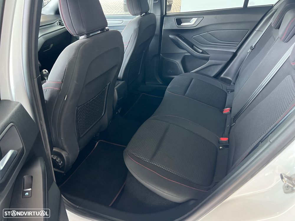 Ford Focus 1.0 EcoBoost MHEV ST-Line - 12