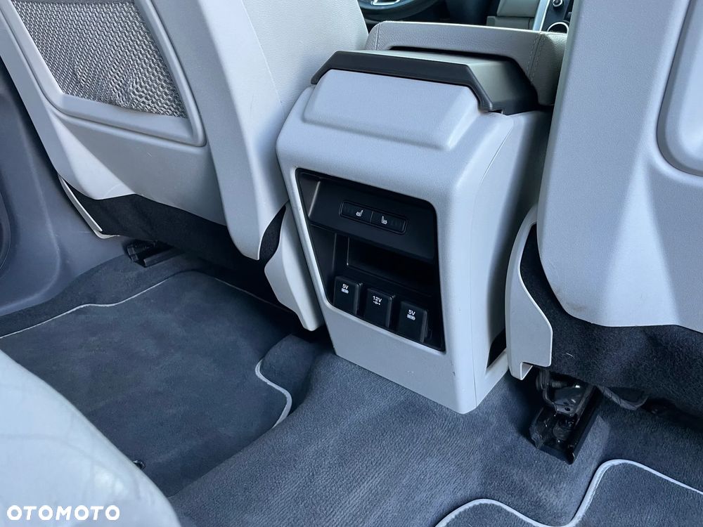 Land Rover Discovery Sport TD4 HSE Luxury - 25