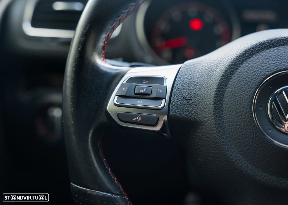 VW Golf 2.0 GTI DSG - 25