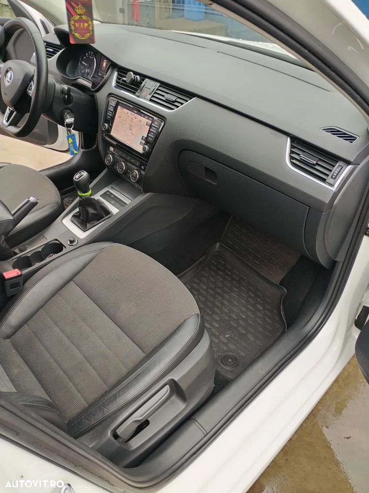 Skoda Octavia Combi 2.0 TDI (Green tec) Ambition - 10