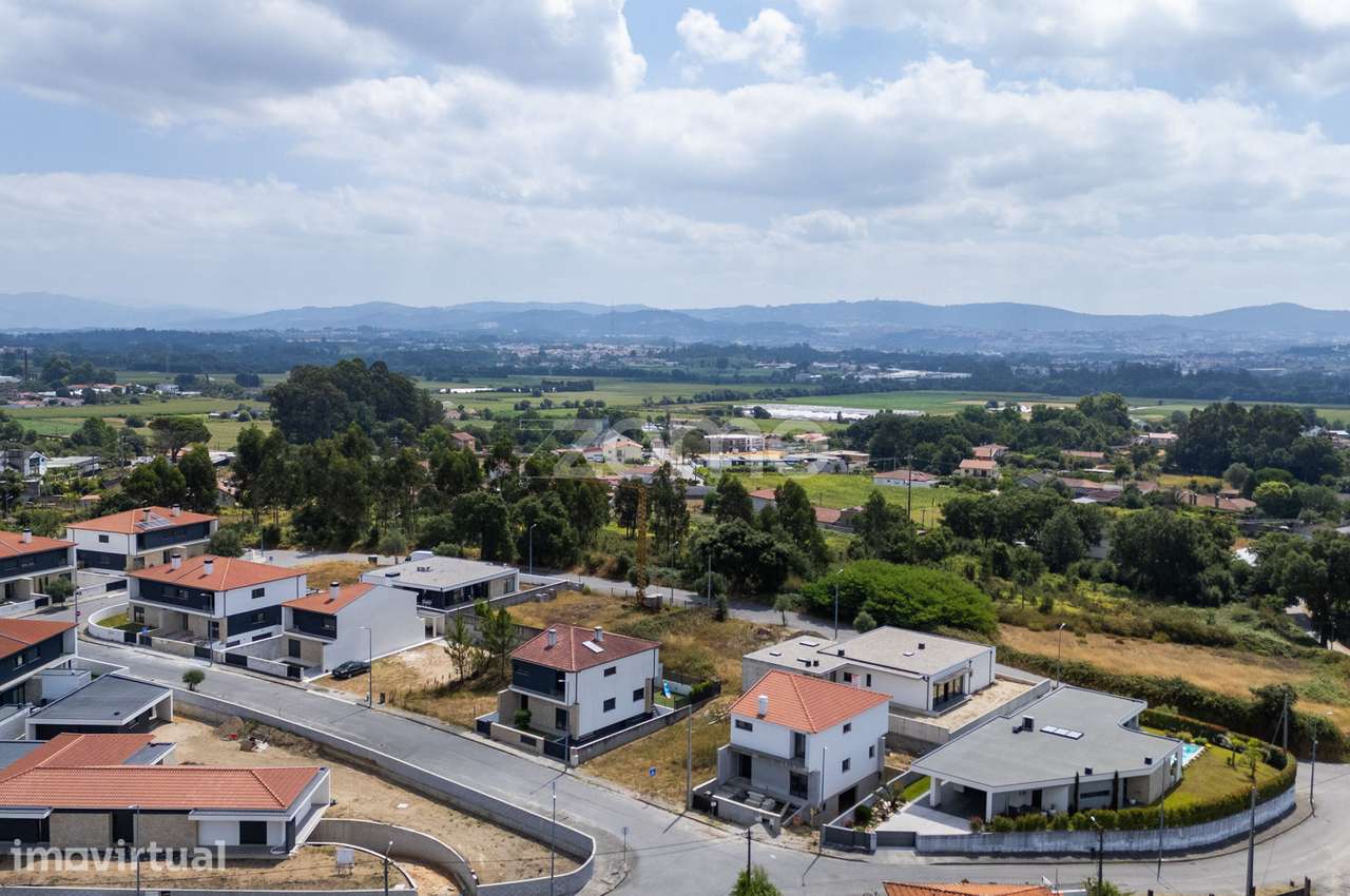 Lote de Terreno para Moradia Geminada | Cabanelas – Vila Verde - Grande imagem: 2/19