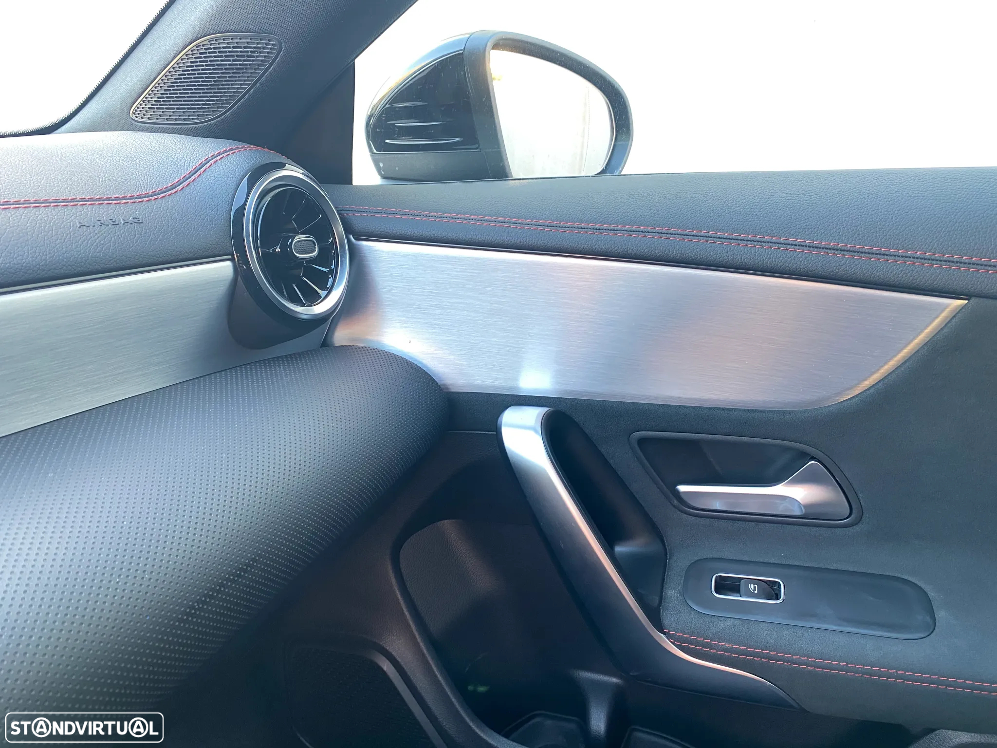 Mercedes-Benz CLA 180 d Shooting Brake AMG Line - 37