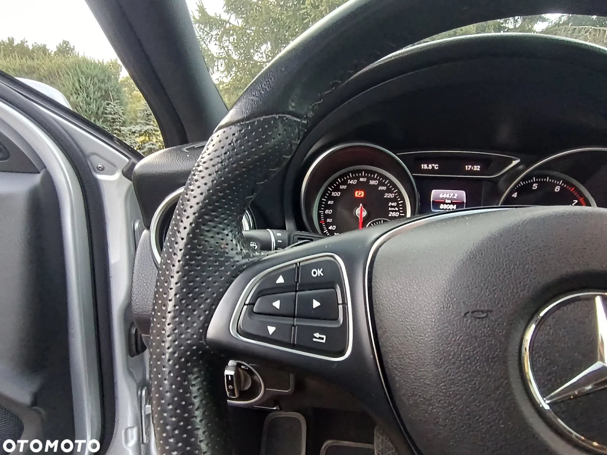 Mercedes-Benz GLA 200 7G-DCT UrbanStyle Edition - 24