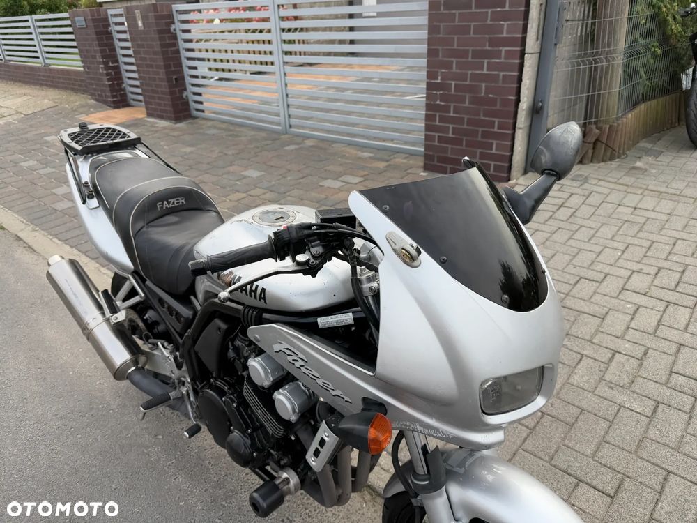 Yamaha FZS - 16