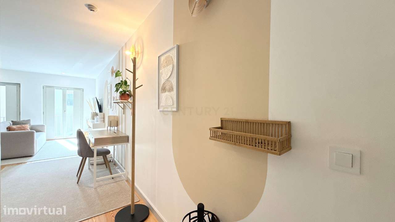 EXCLUSIVO T2 DUPLEX COM GARAGEM E VARANDA NO CORAÇÃO DA BAIXA DO PORTO - Grande imagem: 2/26