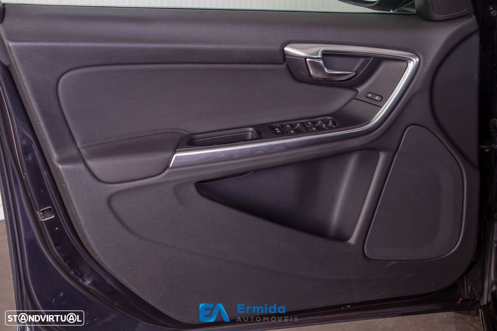 Volvo V60 2.0 D3 Momentum - 28