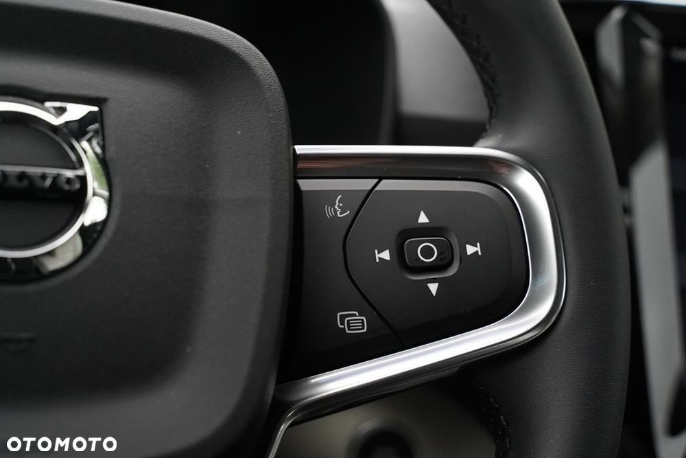 Volvo XC 40 B3 Plus Dark - 18