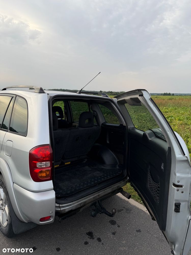 Toyota RAV4 2.0 D-4D 4x4 - 5