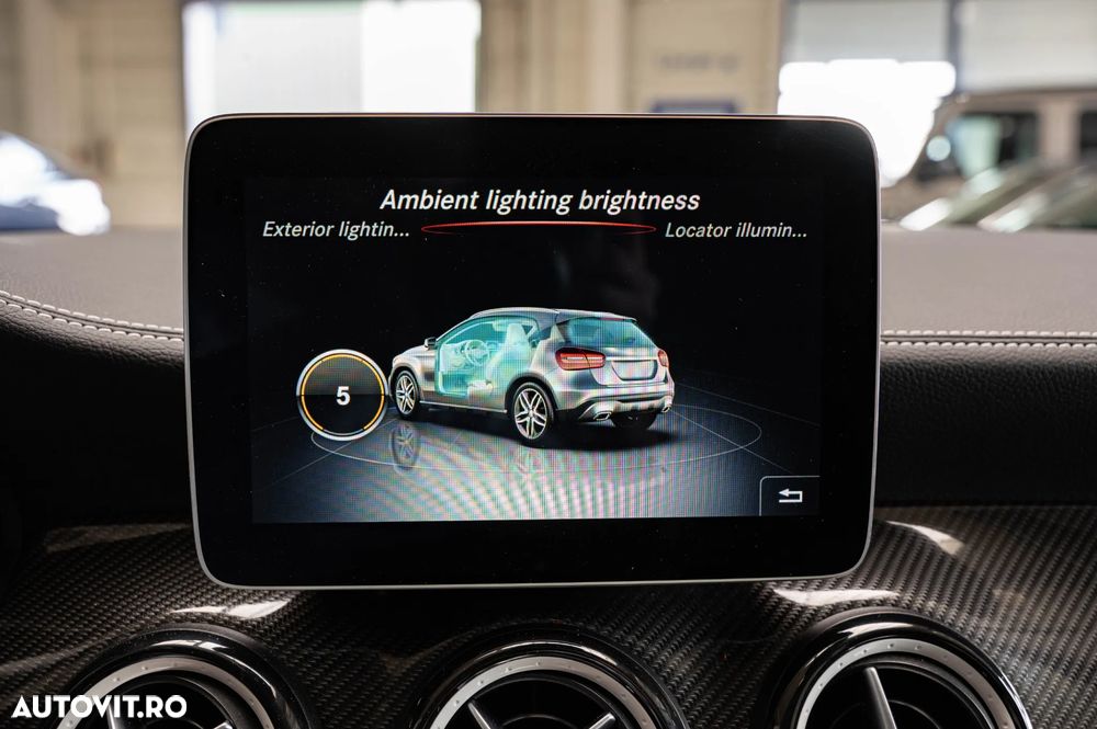 Mercedes-Benz GLA 250 7G-DCT UrbanStyle Edition - 36
