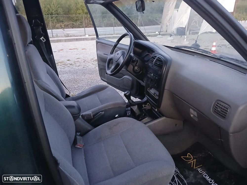 Kia Sportage 2.0 TDi LS - 12