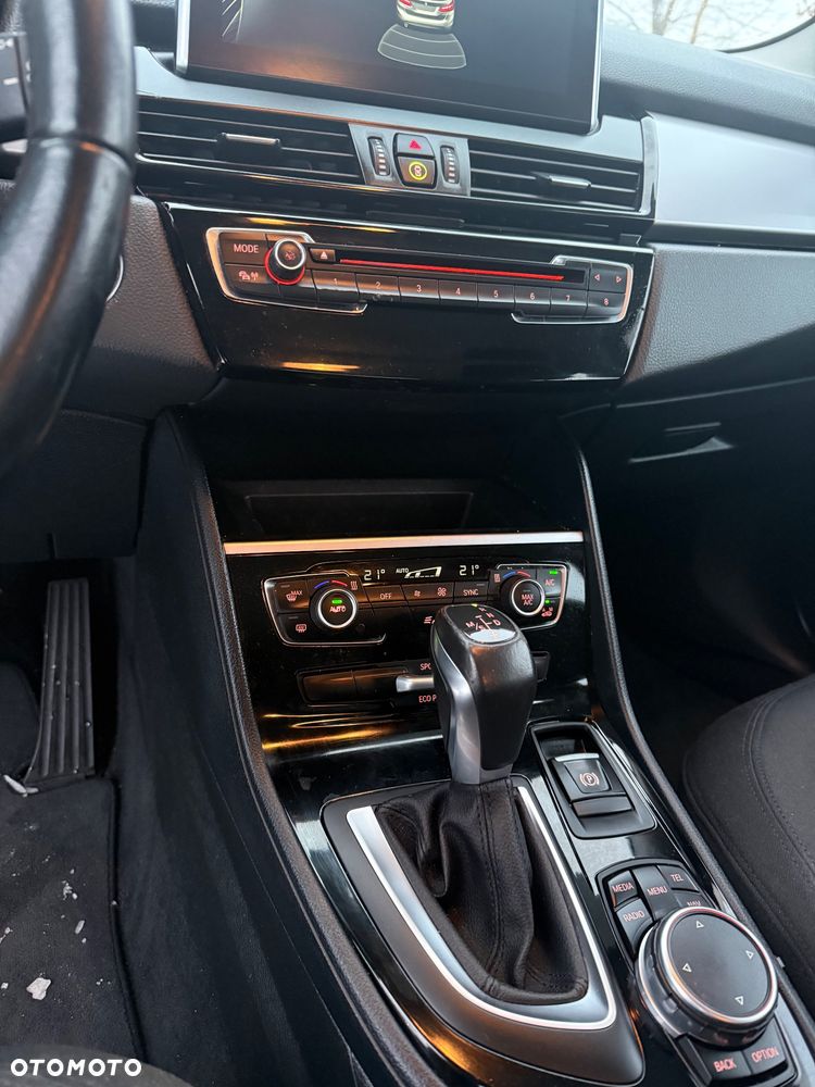 BMW Seria 2 218d - 17