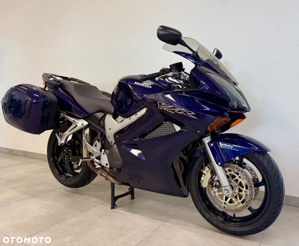 Honda VFR - 3