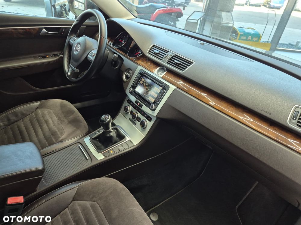 Volkswagen Passat 2.0 TDI BlueMotion Technology Highline - 36