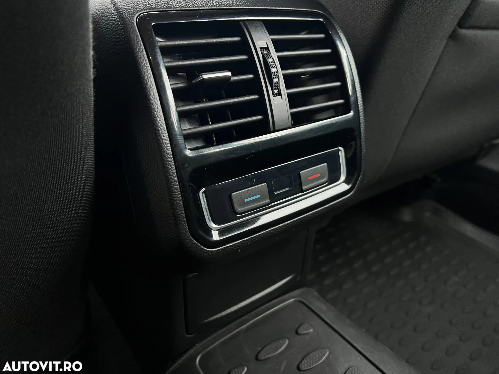 Volkswagen Passat Variant 2.0 TDI DSG Elegance - 34