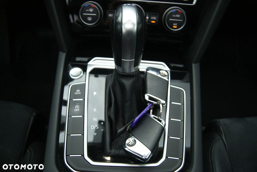 Volkswagen Passat 2.0 TDI SCR DSG Highline - 25