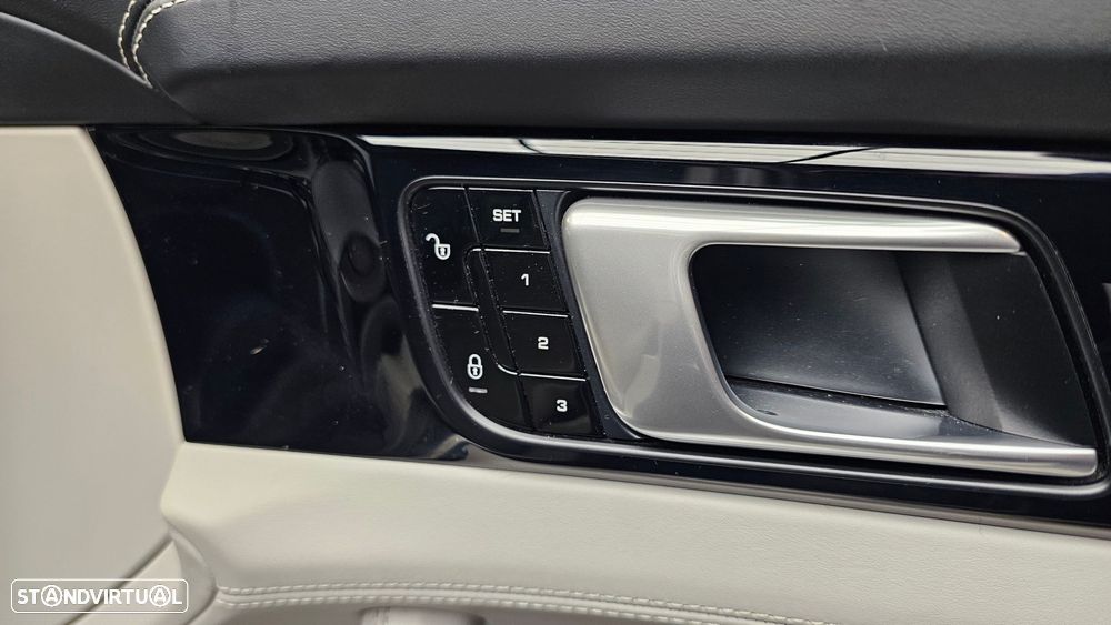 Porsche Panamera Sport Turismo 4 E-Hybrid Platinum Edition - 26