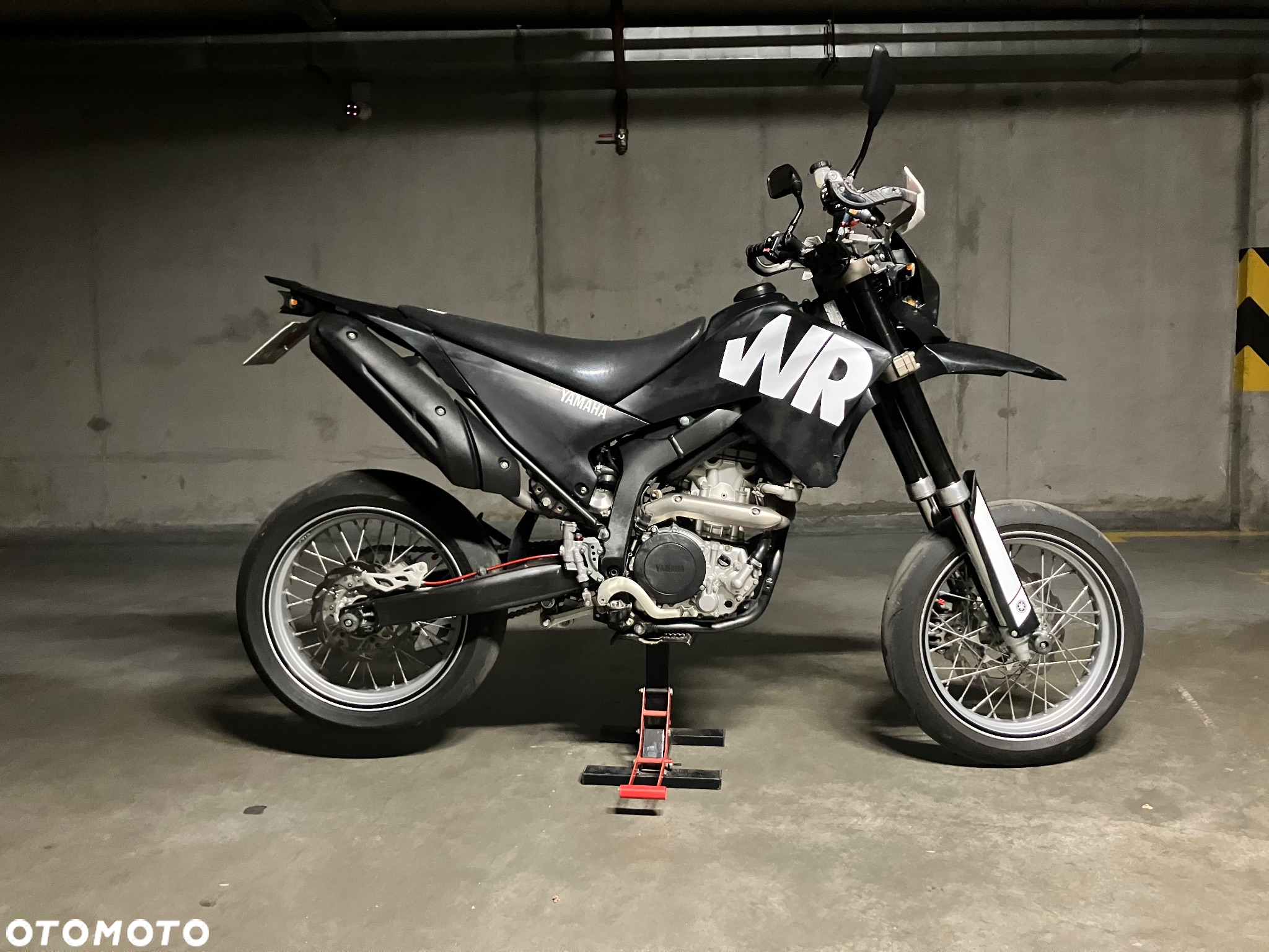 Yamaha WR - 8