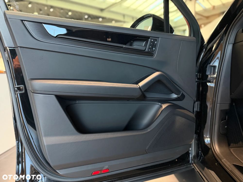 Porsche Cayenne E-Hybrid PHEV Black Edition - 15