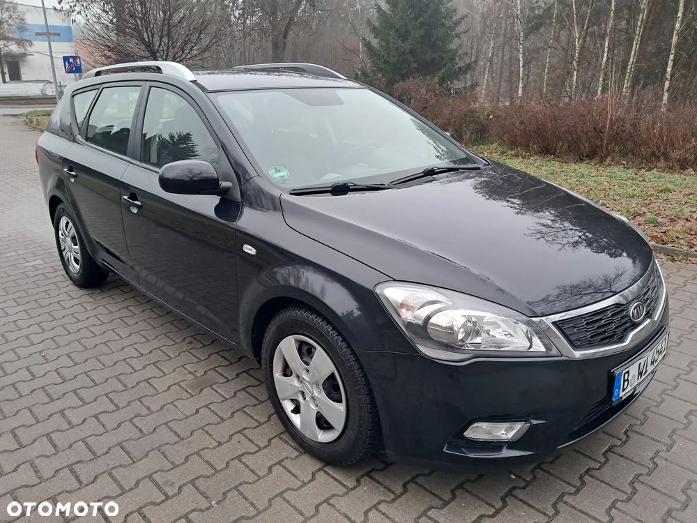 Kia Ceed - 11