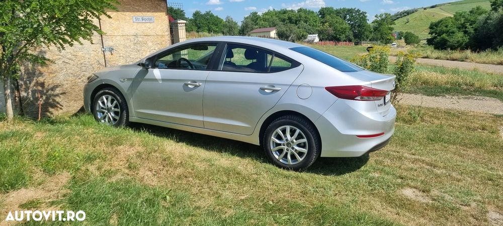 Hyundai Elantra 1.6 MPi Classic - 10