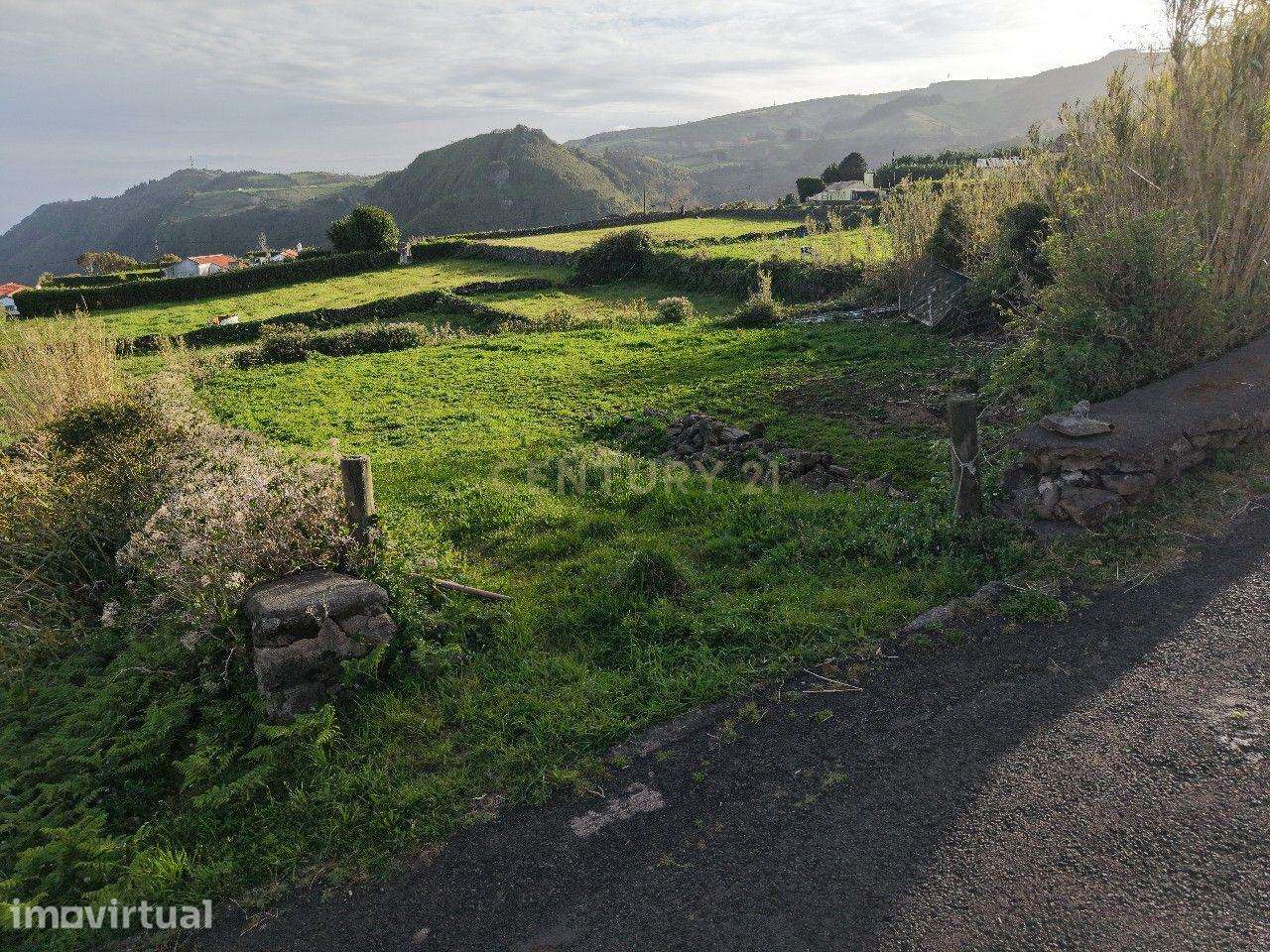 Terreno Urbanizável com Vista Mar e Montanha na Ilha das Flores - Grande imagem: 5/8