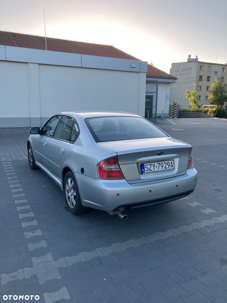 Subaru Legacy 2.0i MT - 2